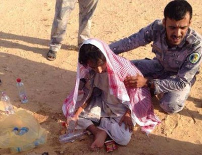 بالفيديو والصور.. لحظة العثور على 3 مفقودين علقت سيارتهم في رمال حفر الباطن