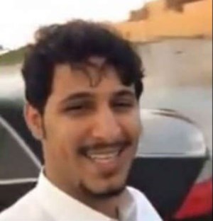 بالفيديو.. صاعقة رعدية تضرب شاباً سعودياً اثناء نصويره هطول الامطار