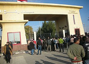 736 عبروا ميناء رفح بين مصر وغزة