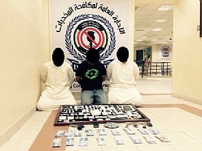 ضبط عصابة بحوزتها حشيش وكبتاجون وأسلحة