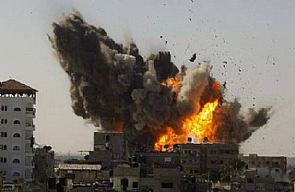 الجيش الامريكي يعلن اسقاط أسلحة جوا لأكراد سوريا، وشن 12 غارة على مواقع ‘داعش’