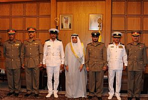وزير الدفاع يقلد ضابطين جديدين رتبتيهما