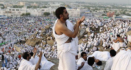 الحجاج إلى منى لقضاء يوم التروية