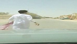 بالفيديو… جنون ‘السيلفي’ يورط شاب سعودي