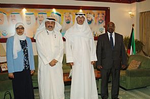 محافظ الأحمدي يدعو للاهتمام بالصحة كركيزة للتنمية
