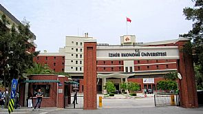 السجن لأستاذ جامعي في تركيا رفض طالبة محجبة