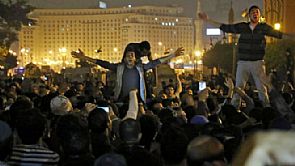 عودة الاحتجاجات في مصر:قوات الامن تفض مظاهرات تندد ببراءة مبارك