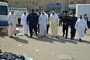 محافظ الفروانية يقوم بجولة مع وزير البلدية