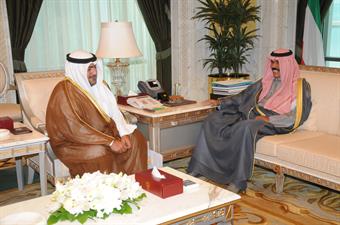 سمو ولي العهد يستقبل رئيس جهاز الامن الوطني
