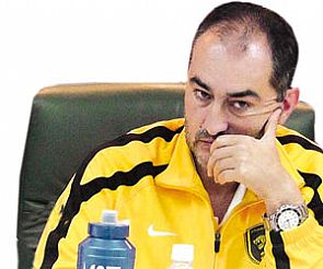 رسمياً.. إقالة مدرب النصر السعودي