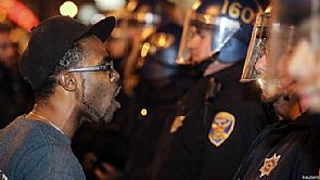 أمريكا: استقالة الضابط قاتل الشاب الأسود