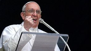 البابا يدعو من تركيا الى الحوار لبناء سلام متين