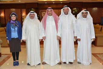 محافظ الفروانية يؤكد ضرورة الاهتمام بالبنى التحتية وخدمات مرافق المحافظة