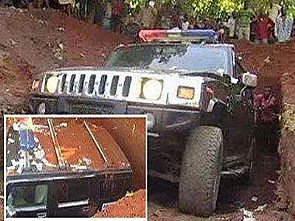 ملياردير نيجيري يدفن والدته في سيارة همر جديدة