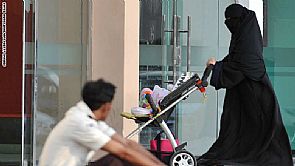 جدل سعودي حول ‘منع’ الشباب من دخول الأسواق