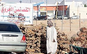 الزراعة السعودية تلاحق مسوقي الحطب عبر ‘تويتر’