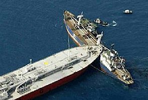 تصادم سفينتين قبالة ايطاليا