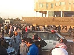 أنباء عن تأجيل قرار فرض الغرامات على الوافدين