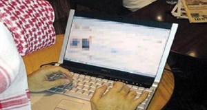 خمسيني في السعودية يبتز رجلاً بعد أن أوهمه أنه “امرأة” ليحصل على صوره العارية !