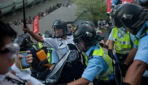 شرطة هونغ كونغ تعتقل 209 أشخاص