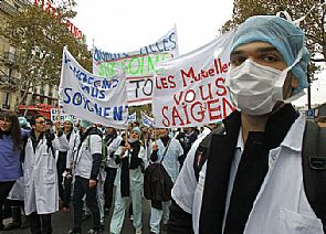 إضراب الأطباء في فرنسا:توقف 80% من الخدمات الصحية، وقد يستمر أسبوعا