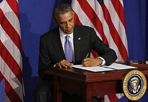 اوباما يوقع قانون عقوبات على مسؤولين فنزويليين