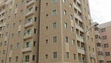 وافدتان تلقيان نفسيهما من الطابق الثاني