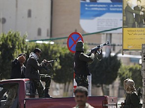 الحوثيون يقتحمون قصر الرئاسة بعد اشتباكات مع الأمن