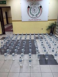‘متسلل’ يتاجر بالخمور في الأحمدي