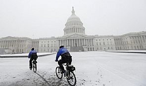 أمريكا تستعد لعاصفة ثلجية ‘تاريخية’