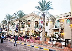 المحلات والمطاعم والمقاهي بالبلاد منتصف الليل