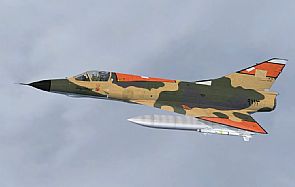 سلاح الجو الليبي يقصف ميناء مصراته