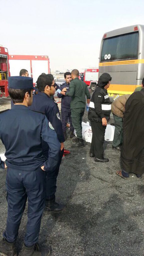 بالصور…حادث مروع في العبدلي:اصطدام عنيف بين ‘باص بحريني’ وشاحنة والحصيلة وفيات وجرحى