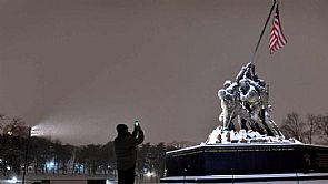 عاصفة ثلجية تضرب واشنطن