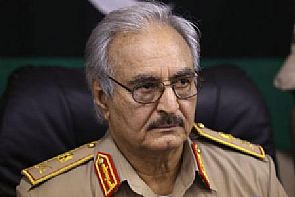 البرلمان الليبي يقترح تكليف حفتر بقيادة الجيش