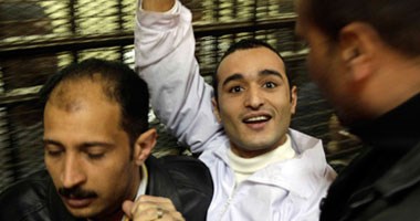 المؤبد للناشط أحمد دومة والزامه وباقي المتهمين بدفع 17 مليون جنيه كتعويض