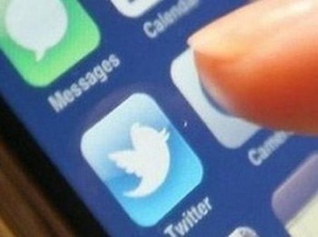 “تويتر” يجمع فتاة بأخيها في السعودية بعد 15 عاماً.. وتكتشف أنه في نفس الحي