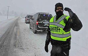 عاصفة ثلجية تضرب ولاية تكساس الأمريكية:قطع التيار الكهربائي عن آلاف المنازل وإلغاء مئات الرحلات الجوية