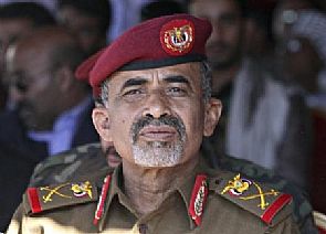 وزير الدفاع اليمني يفر من صنعاء إلى عدن