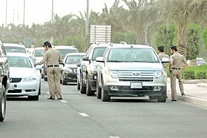 ضبط مواطنين بمخدرات وادوات تعاطي