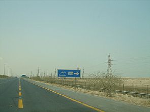طالبة ألقت بنفسها من سيارة ذئب على طريق الشاليهات