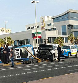 إصابة 3 أشخاص في انقلاب دورية