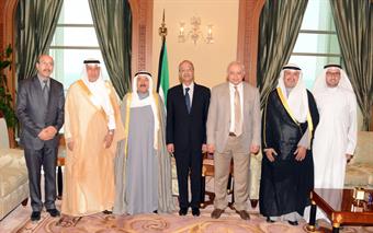 سمو امير البلاد يستقبل الوزير العيسى ومدير عام منظمة (ايسيسكو)