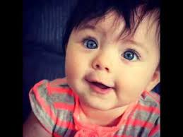 فيديو رائع : طفلة صغيرة تسلب العقول ببرائتها