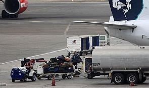 نوم عامل يتسبب بهبوط اضطراري لطائرة