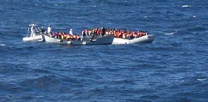 كارثة في مياه البحر المتوسط :غرق سفينة على متنها 700 مهاجر غير شرعي يعتقد أنهم ماتوا