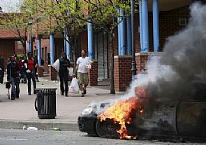 أمريكا: استدعاء الحرس الوطني لمواجهة المتظاهرين