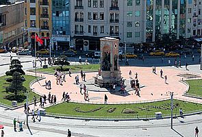 السلطات التركية تمنع الاحتفال بعيد العمال بميدان تقسيم