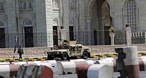 طرد الحوثيين من القصر الجمهوري باليمن
