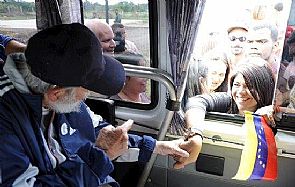 كاسترو يظهر علناً لأول مرة منذ أكثر من عام